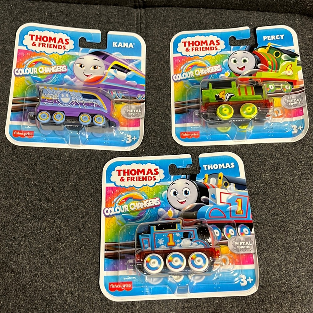 3x Thomas and friends colour changers NWT